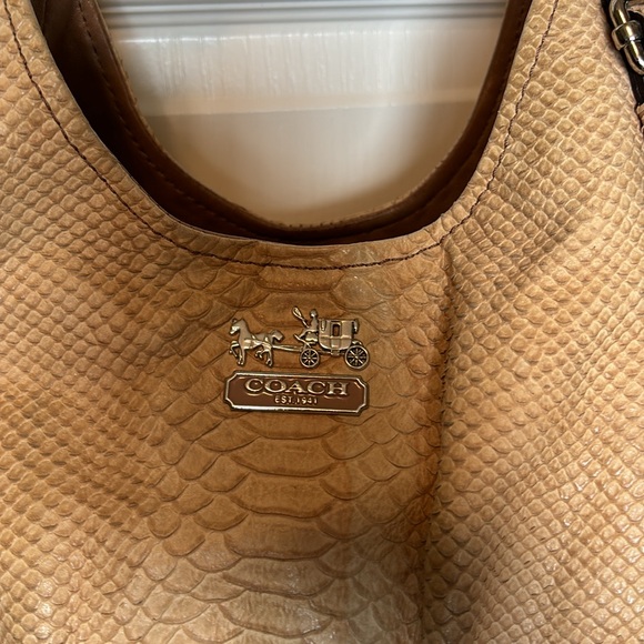 Limited edition coach purse.   Well used - Picture 3 of 8